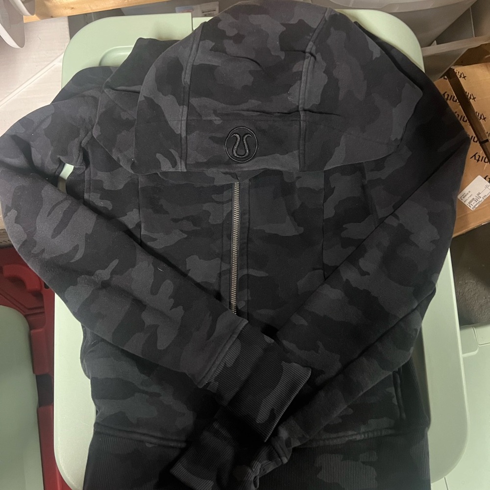 Lululemon Scuba Hoodie - Picture 2 of 5